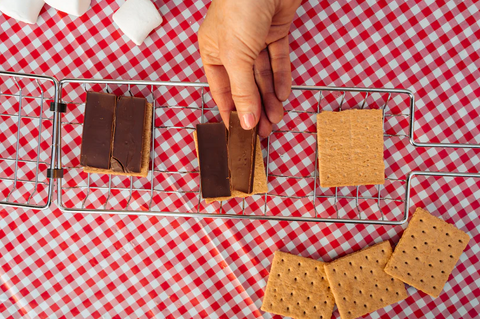 Coghlans | S'Mores Campfire Grill Basket | 1230 | Steel | Chrome Plated | olds 3 Pieces Of S'mores