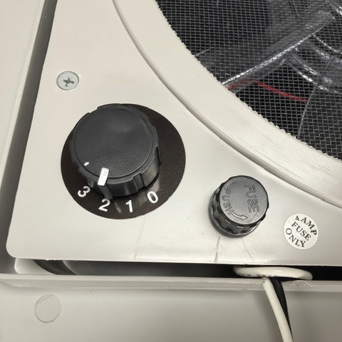 Dometic | Fan-Tastic Vent FV2200 - 3 Speed Fan | 9108870710 | FV2200LWUSD81-SP | 12V DC | Manual Lift | Smoke Lid